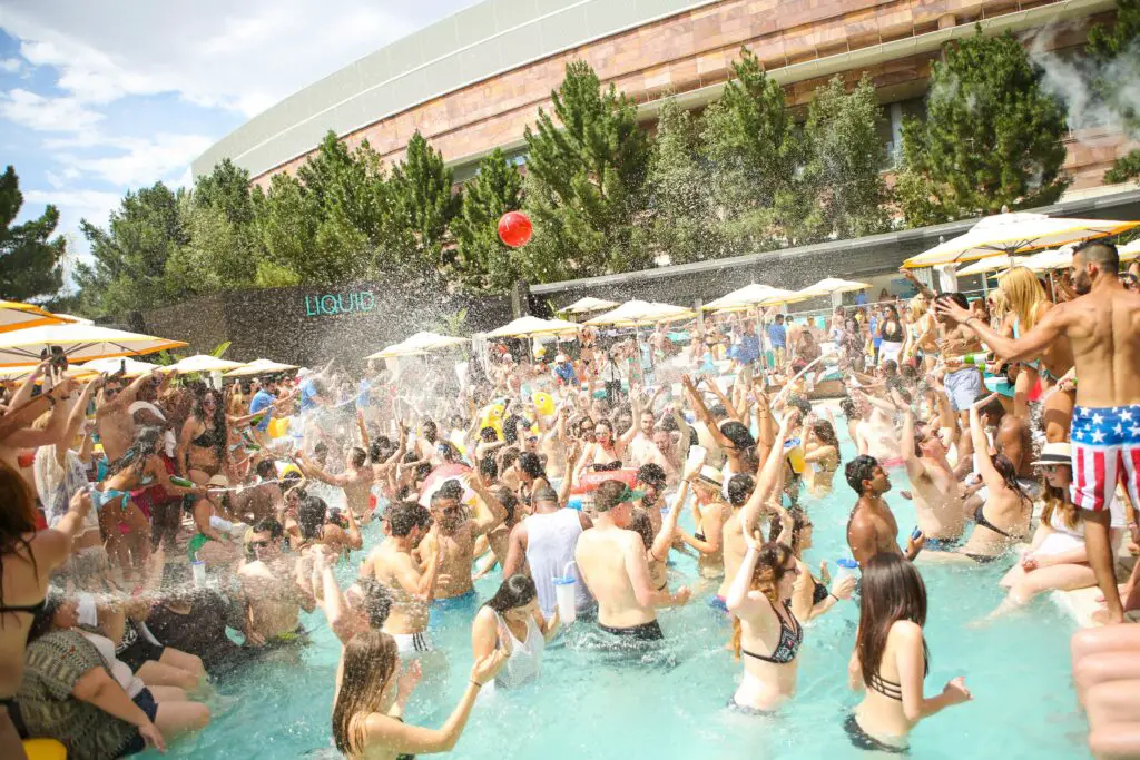 Labor Day Weekend in Las Vegas: Shows, Parties, and a Summer Send-Off 26 liquid pool